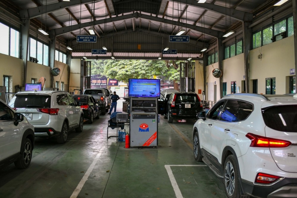 Xe thiếu dụng cụ phá kính thoát hiểm khẩn cấp có thể bị...