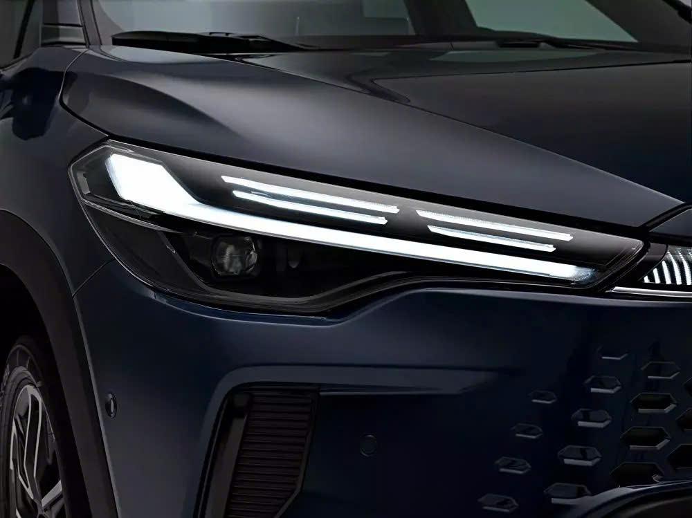 Cum den pha sieu dep cua xe Toyota cross 2026