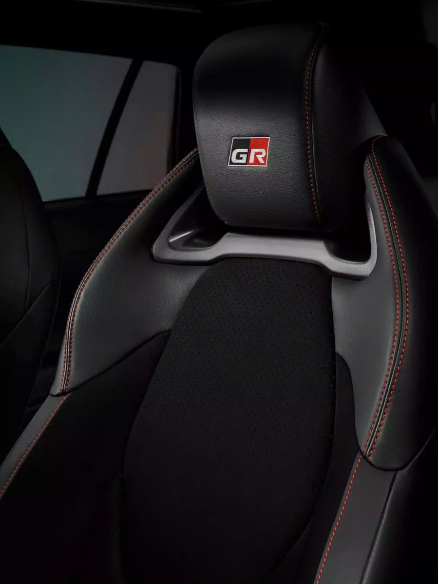 Ghe xe Toyota Cross GR Sport 2026