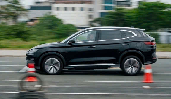 Vì sao lốp ô tô điện thường mòn nhanh hơn lốp xe xăng?