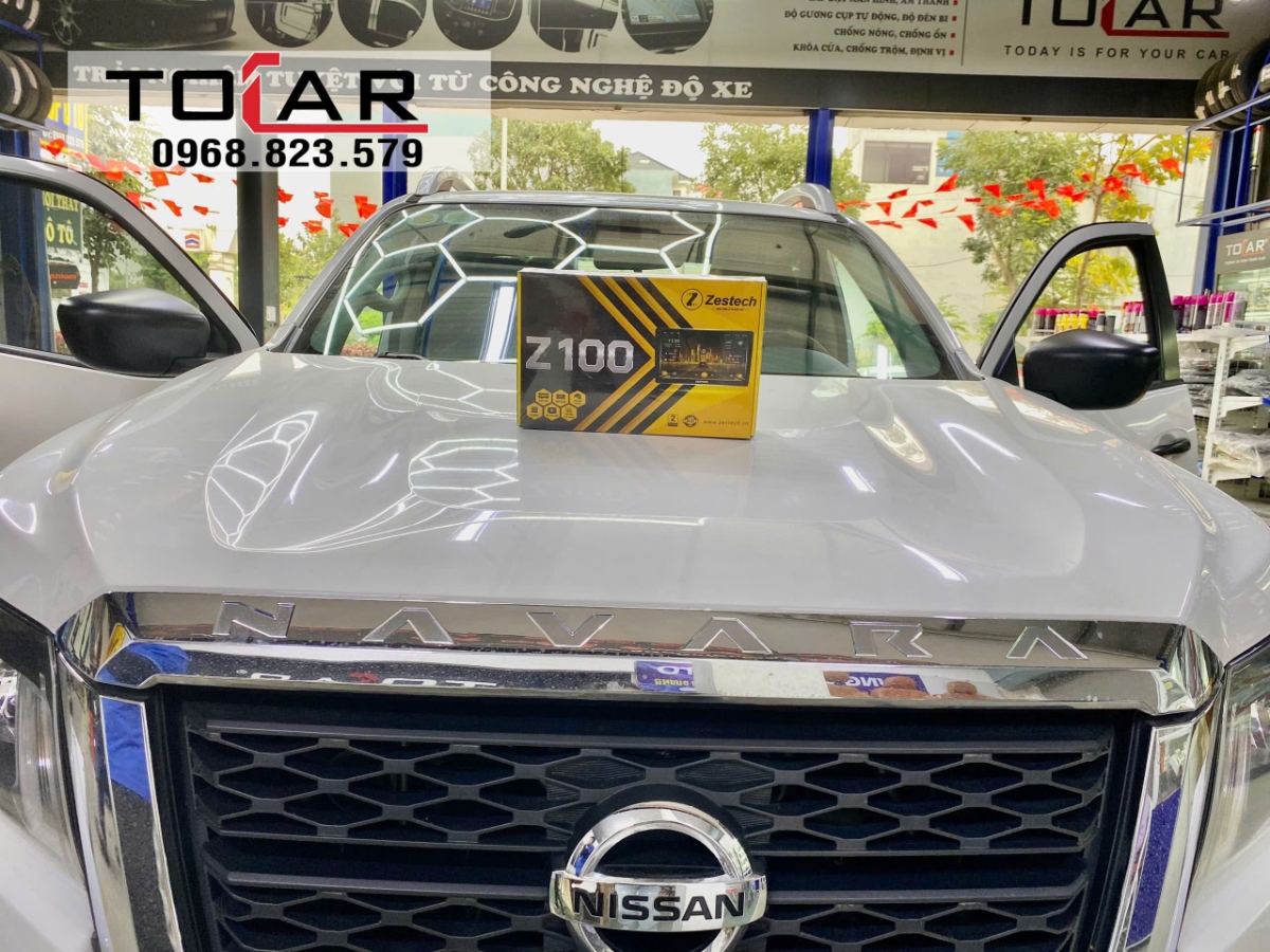 Man hinh Zestech Z100 ban thuong lap cho xe oto Nissan Navara