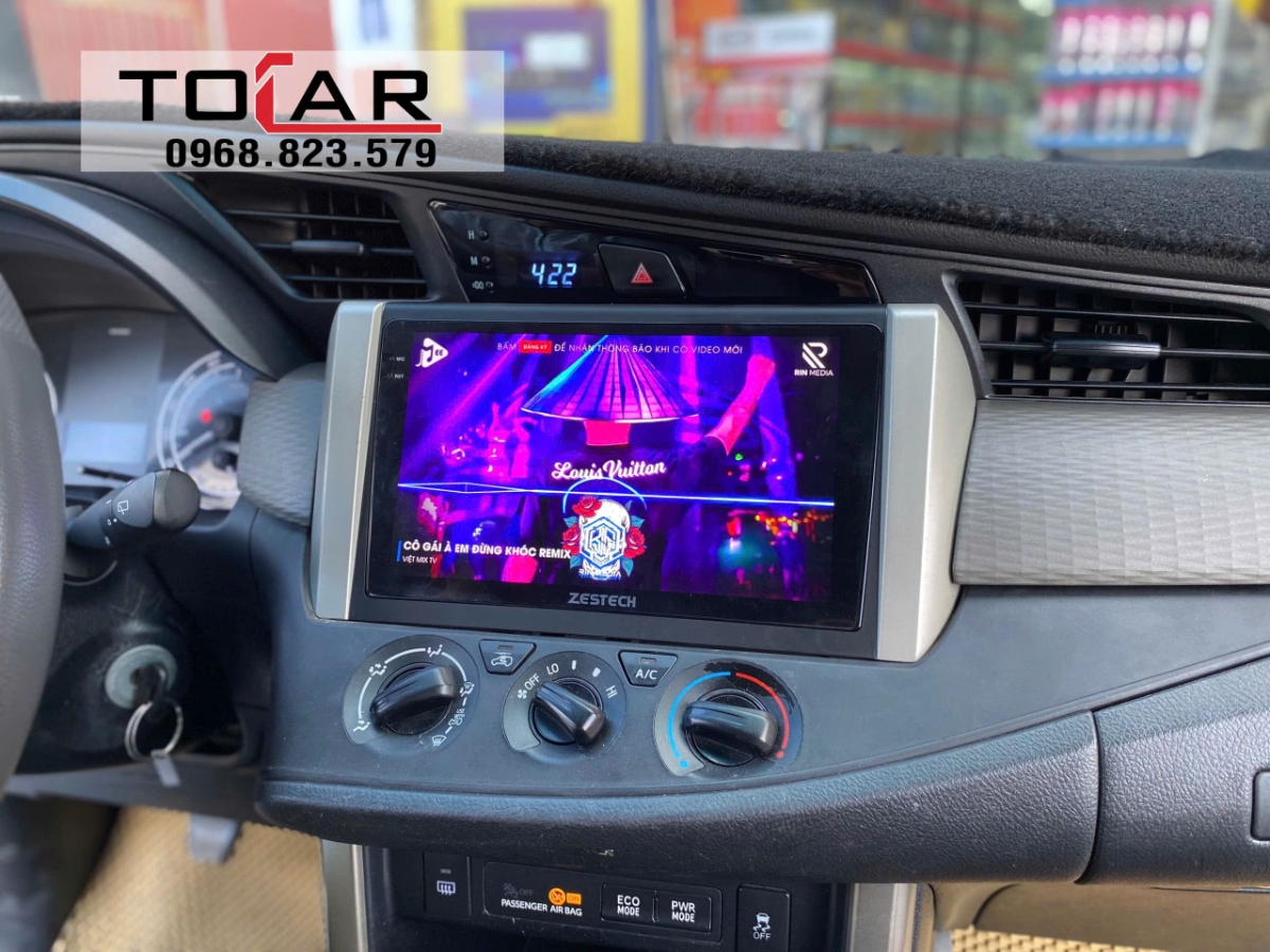 Zestech ra mat man hinh moi Z100